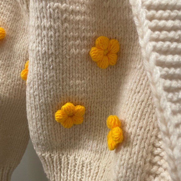 Cozy Cream Sweater with Yellow Floral Accents - Picture 4 of 7